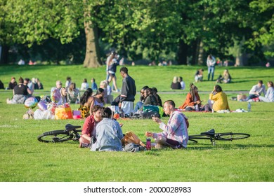 London, UK - 30 May, 2021 - People Taking A Picnic And Enjoying Sunny Day In Greenwich Park