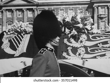 London, UK. 6th September 1997. Editorial - The Funeral Of Diana, Princess Of Wales As The Coffin Placed On A Gun Carriage, Pass Through Horse Guards Parade. Original Photo Taken On 35mm Film.