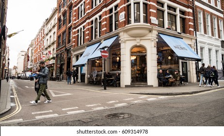 LONDON, UK - 8 MARCH 2017: Caffe Nero, Covent Garden. A Coffee Shop On A Street Corner Busy With Tourists And Locals In Central London.