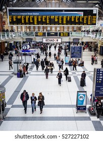 LONDON, UK - 9 NOVEMBER 2011: Liverpool Street Station. An elevated view of the concourse to the train station in the financial City district. - Shutterstock ID 527227102