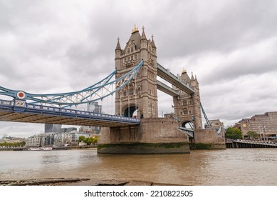 London, UK. 9.4.2022; Tower Bridge And A Grey Sky