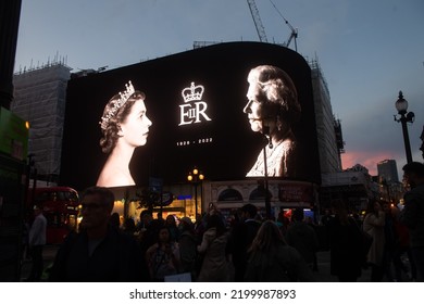 London, UK. 9th September 2022. The Advertising Screens In Piccadilly Circus Display An Image Of Queen Elizabeth II.  