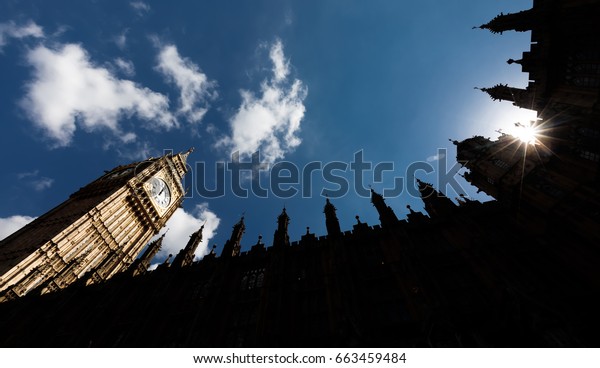 LONDON, UK - Apr 19, 2017: Big Ben (Elizabeth Tower)\
stands at the north end of the Palace of Westminster the meeting\
place of House of Commons and House of Lords, two houses of the\
Parliament of UK