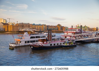  LONDON, UK - APRIL15, 2015: River Thames And Boats In Sunset. City Of London, South Bank Of River Thames Walk.