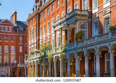 London, UK - August 25, 2017: Residential Aria Of Kensington And Chelsea. Cadogan Gate With Row Of Periodic Buildings. Luxury Property In The Centre Of London.