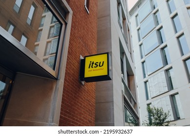 London, UK - August 26, 2022: Sign Outside Itsu Restaurant In Paternoster Row, City Of London. Itsu Is A British Chain Of East Asian-inspired Fast Food Shops And Restaurants, And A Grocery Company.