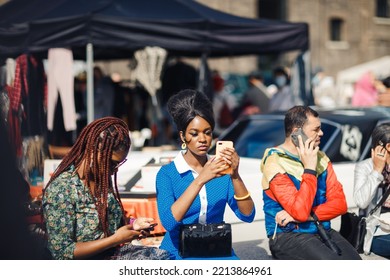 London UK - August 7, 2021: The Classic Car Boot Sale Event At Kings Cross. People Buying And Selling Vintage Fashion, Accessories, And Homeware Traders Operating From The Boot Of Vintage Vehicles.