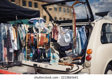 London UK - August 7, 2021: The Classic Car Boot Sale Event At Kings Cross. People Buying And Selling Vintage Fashion, Accessories, And Homeware Traders Operating From The Boot Of Vintage Vehicles.