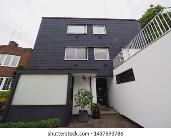 LONDON, UK - CIRCA JUNE 2019: 66 Old Church Street House In Chelsea Designed In 1935 By Walter Gropius And Maxwell Fry