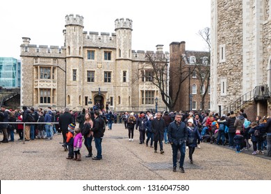 LONDON, UK - DECEMBER 28, 2018: A Large Queue Of People Waiting To See The Famous Crown Jewels Of England, In Display At The Jewels House, In The Tower Of London, In London, United Kingdom