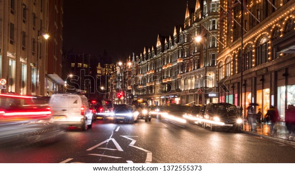 London,
Uk, january 2019. Night city view, a characteristic detail of the
busy city life, taxis, people and wet
streets.