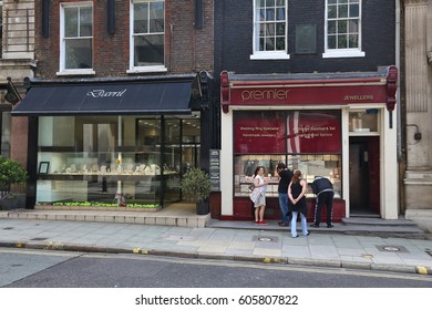 LONDON, UK - JULY 9, 2016: People Shop At Hatton Garden In Holborn District Of London. The Area Is Noted As UK Diamond Trade Center And London Top Jewellery Shopping Area.