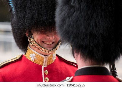 london guard hat