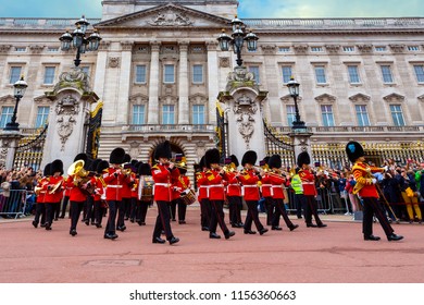 London Uk May 13 2018 Changing Stock Photo (Edit Now) 1156360663