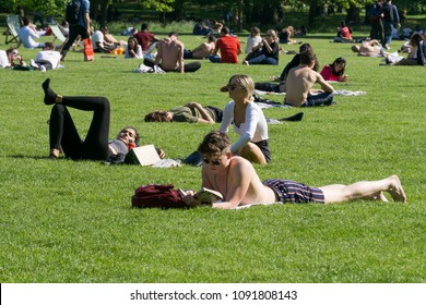 LONDON, UK - MAY 15th 2018: People Enjoy The Hot Sunny Weather In Central London By Relaxing In The Parks