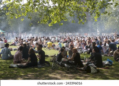 LONDON, UK - MAY 30: Young People Are Fried Kebabs And Rest In A Local Park In Hackney At London Fields On May 30, 2014 In London, UK.