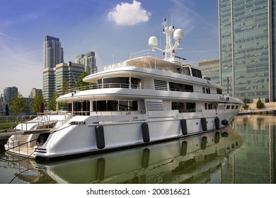 2js of london yacht