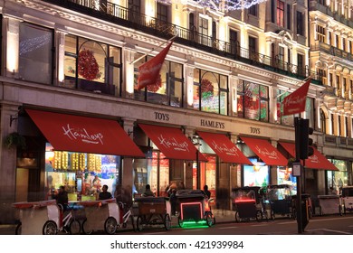 London, UK - November 12, 2011: Hamleys Toy Department Store In Regent Street At Night, With  Rickshaw Vehicles Waiting Outside For Customers During The Christmas Festival Season