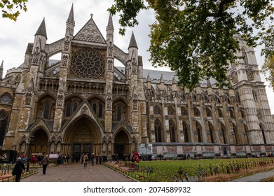 London, UK - November 12th 2021: Westminster Abbey With Poppies Displayed Across The Courtyard For Remembrance Sunday