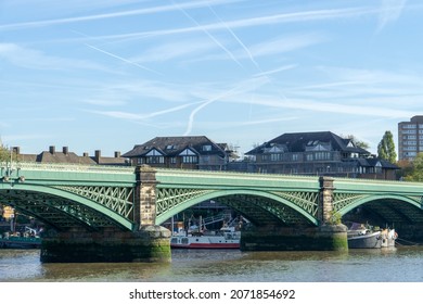 London, UK - November 5 2021: Imperial Wharf And Battersea Railway Bridge, Thames Path, Fulham And Chelsea, London