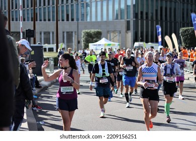 London, UK - Oct 02 2022: London Marathon. Runners At Canary Wharf