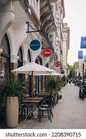 London, UK - September 1, 2022: Row Of Shops And Restaurants On Duke Street In Mayfair, An Affluent Area In The West End Of London In The City Of Westminster Borough.