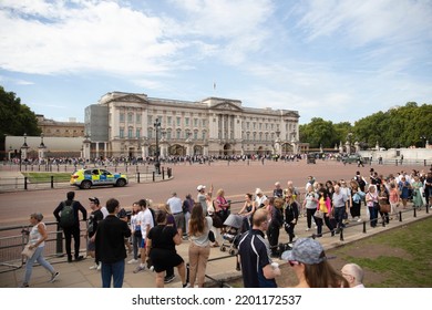 LONDON, UK - September 2022: People Make Their Way To Buckingham Palace To Pay Tribute To Queen Elizabeth II After Her Death