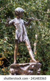 LONDON, UK - September 23, 2014: Peter Pan statue in Kensington Gardens, London