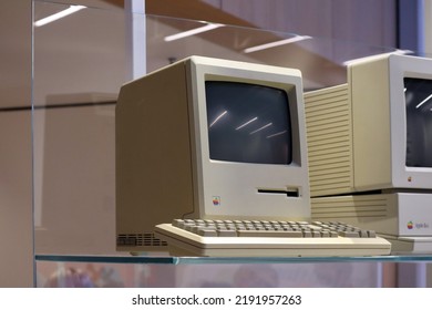 London, United Kingdom - 11.08.2022 : Vintage Macintosh Apple Computer From The 80s