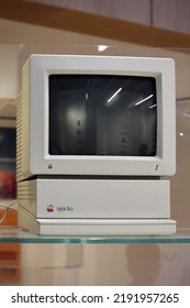 London, United Kingdom - 11.08.2022 : Vintage Macintosh Apple Computer From The 80s