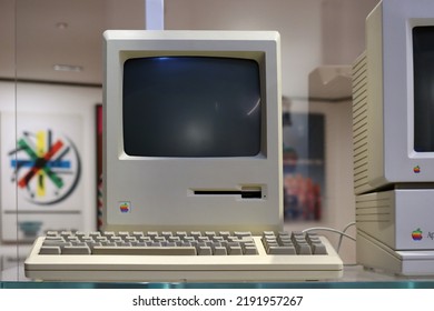 London, United Kingdom - 11.08.2022 : Vintage Macintosh Apple Computer From The 80s