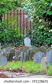 LONDON, UNITED KINGDOM - DECEMBER 25: Pet Graveyard In London On DECEMBER 25, 2009. The Victorian Pet Cemetery Of Hyde Park For Victorian Pets In London, United Kingdom.