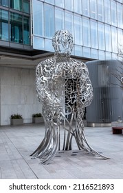 LONDON, UNITED KINGDOM - Jan 02, 2022: A Closeup Of The Sculpture We By Jaume Plensa  This Sits Outside The Shard And London Bridge Station 