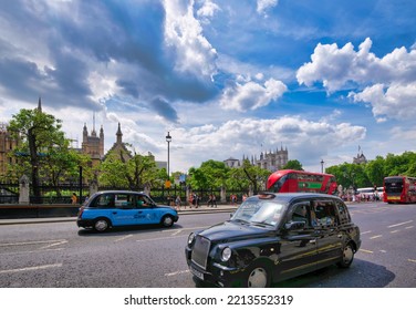 LONDON, UNITED KINGDOM - Jul 04, 2018: A Cab Moving On One Of The Roads In London, With Tour Buses In The Background Under A Cloudy Beautiful Sky