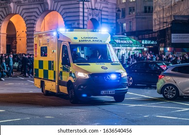 London/England - 12 27 2019: Ambulance At Piccadilly Circus At Night