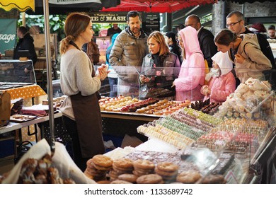 London/England- August 9, 2017: The Atmosphere Of Borough Market In London With Many Merchants And Customers At A Bakery Shop