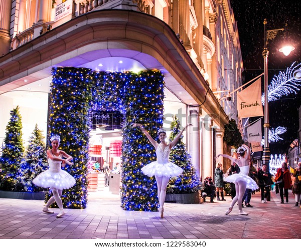 Londonnovember 2018 Dancing Outside Fenwick On Royalty Free