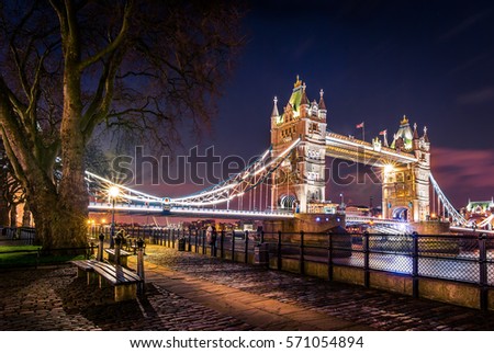 London's icon view of Tower Bridge at night