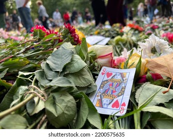 LondonUK - 09112022: A Queen Of Hearts Card Representing Queen Elizabeth II At The Floral Tribute Organised In London After The Queen's Death. People Pay Their Tribute To The Late Regent.