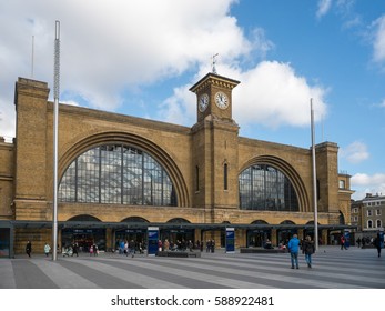 LONDON/UK - FEBRUARY 24 : Kings Cross Station In London On February 24, 2017. Unidentified People