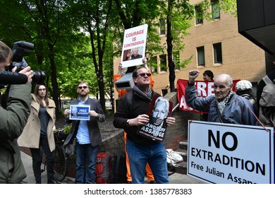 London/UK- May 1 2019: Sentencing Today At Southwark Crown Court For Julian Assange For Breaking Bail Conditions. Protesters Raise Banners In Front Of Court Building. Credit: Katherine Da Silva