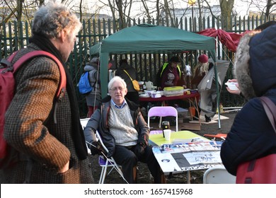 London/UK - Protesters Set Up A Camp Of Tents And Banners Outside Woolwich Crown Court For The Extradition Case Involving Julian Assange Today. Credit: Katherine Da Silva.