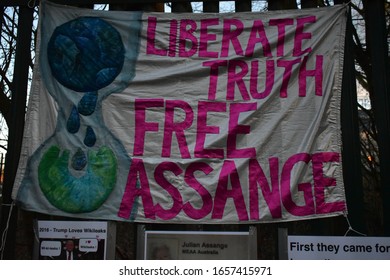 London/UK - Protesters Set Up A Camp Of Tents And Banners Outside Woolwich Crown Court For The Extradition Case Involving Julian Assange Today. Credit: Katherine Da Silva.