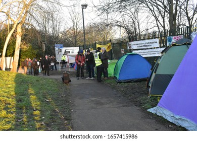 London/UK - Protesters Set Up A Camp Of Tents And Banners Outside Woolwich Crown Court For The Extradition Case Involving Julian Assange Today. Credit: Katherine Da Silva.