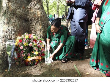 London.UK. September 18th 2022.The Nepalase Community Of London Honour Queen Elizabeth With Floral Tribute.