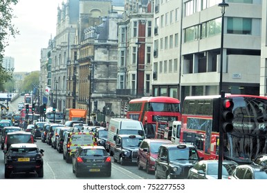 London.Uk.November 10th 2017.A Photo Of Traffic Congestion In Piccadilly,London.Pollution From Congestion Has Now Reached Unprecedented Levels According To Sadiq Khan, The London Mayor 