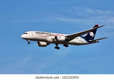 London,UK/September 15,2019: A Airplane Of Aeromexico Landing Toward Heathrow Airport. Aeroméxico Is The Flag Carrier Airline Of Mexico Based In Mexico City.