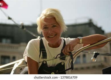 London/United Kingdom/ 04/19/2019
Actress Emma Thompson At The Extinction Rebellion Protesters In Oxford Street London.