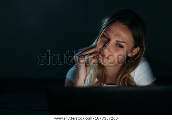 Sit Porn - Lonely Girl Looks Porn On Internet à¸ à¸²à¸žà¸ªà¸•à¹‡à¸­à¸ (à¹à¸à¹‰à¹„à¸‚à¸•à¸­à¸™à¸™à¸µà¹‰ ...