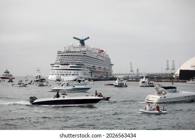 Long Beach, California - July 24, 2021:  Spectators In Boats Await The Racers Near The Finish Line At The 72nd Catalina Ski Race In Long Beach.